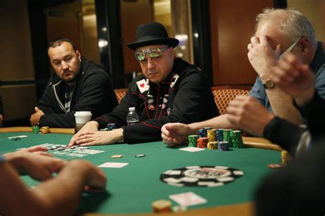 how to become a professional poker player.